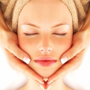 La Importancia de una Limpieza Facial Adecuada para una Piel Saludable
